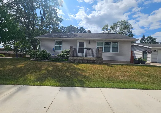 2nd image of 701 N Auburn Ave, Eveleth, MN 55734 | MLS# 7116443