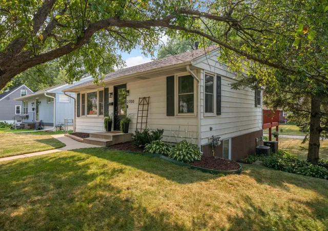 2nd image of 2700 Brunswick Ave S, Minneapolis, MN 55416 | MLS# 7116446