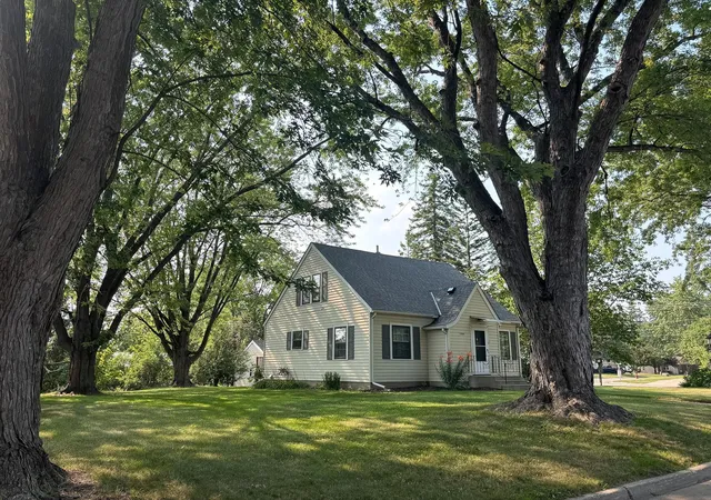 Photo 2 of Single family home for sale at 1904 7th Street Sw, Willmar, MN 56201 | MLS# 7116455 | Listing updated on 2026-09-22