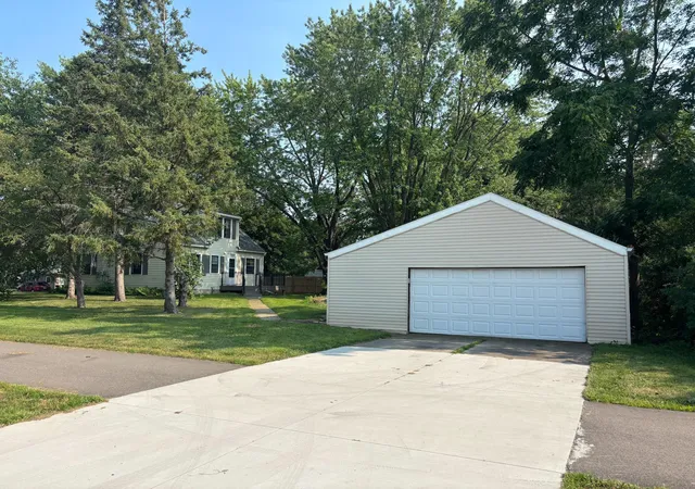 Photo 3 of Single family home for sale at 1904 7th Street SW, Willmar, MN 56201 | MLS# 7116455 | Listing updated on 2026-09-22