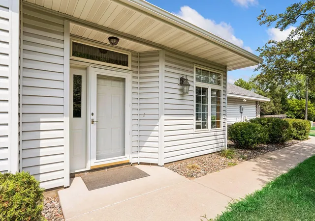 Photo 3 of Single family home for sale at 3849 Stonehaven Ct, Anoka, MN 55303 | MLS# 7116469 | Listing updated on 2026-09-12