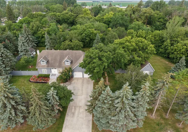 Photo 3 of Single family home for sale at 701 3rd Avenue Ne, Roseau, MN 56751 | MLS# 7116486 | Listing updated on 2026-09-01