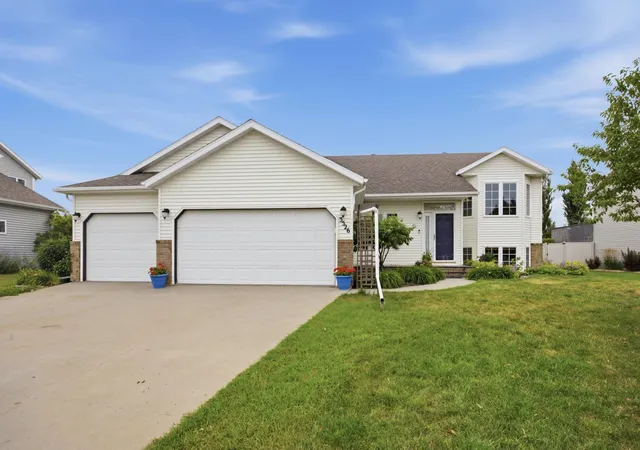 Photo 2 of Sale Pending at 3526 46th Avenue S, Fargo, ND 58104 | MLS# 7116501 | Listing updated on 2026-10-02