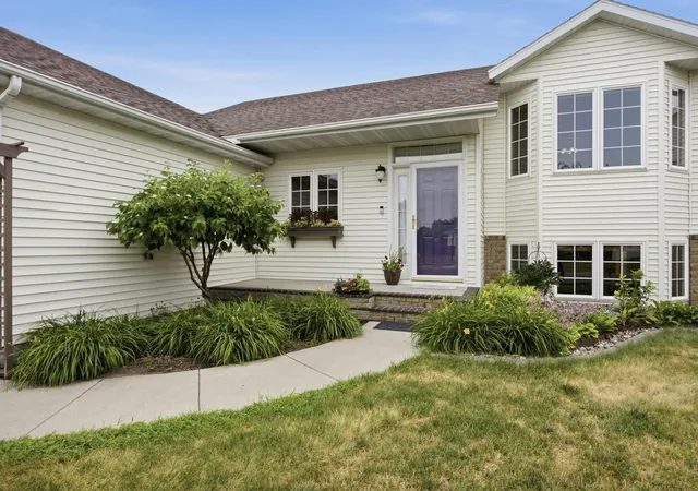 Photo 3 of Sale Pending at 3526 46th Avenue S, Fargo, ND 58104 | MLS# 7116501 | Listing updated on 2026-10-02