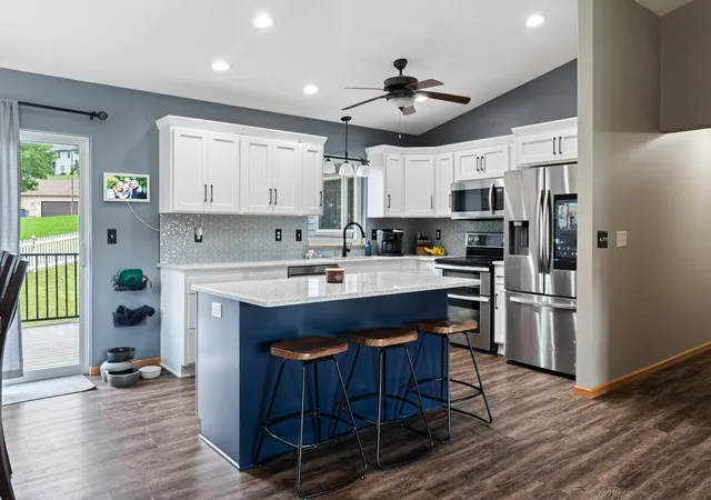 Photo 3 of Single family home for sale at 306 Haralson Ln, La Crescent, MN 55947 | MLS# 7116510 | Listing updated on 2026-08-04