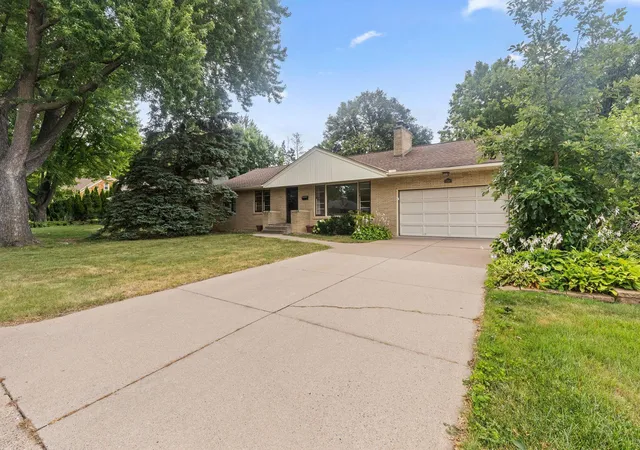 2nd image of 1390 Skillman Ave W, Saint Paul, MN 55113 | MLS# 7116523