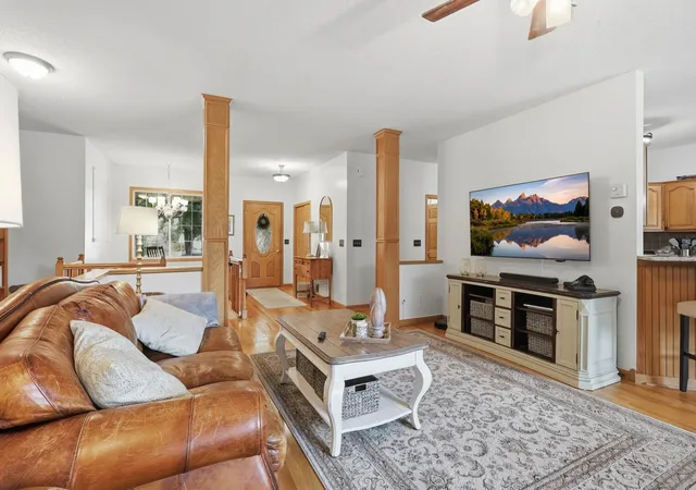 Photo 3 of Single family home for sale at 1809 Michigan Dr, Northfield, MN 55057 | MLS# 7116530 | Listing updated on 2026-09-30