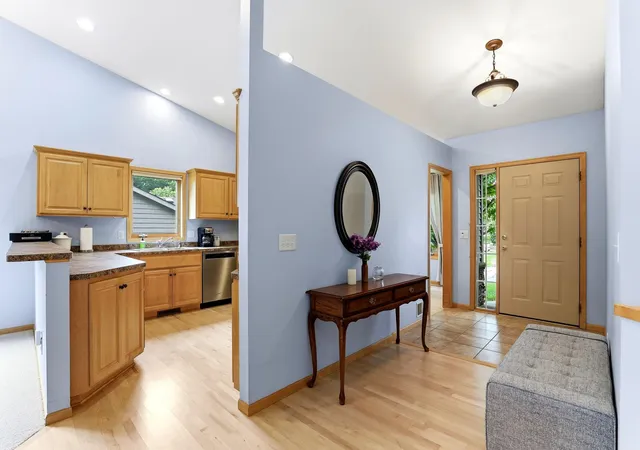 3rd image of 1976 Castle Ct E, Saint Paul, MN 55109 | MLS# 7116533