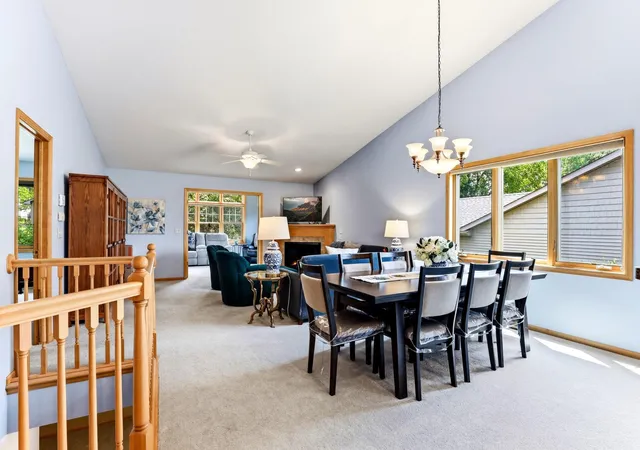 4th image of 1976 Castle Ct E, Saint Paul, MN 55109 | MLS# 7116533