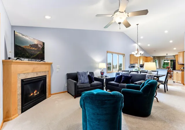 5th image of 1976 Castle Ct E, Saint Paul, MN 55109 | MLS# 7116533