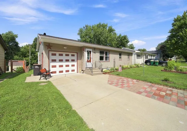2nd image of 912 S 3rd Ave, Albert Lea, MN 56007 | MLS# 7116543