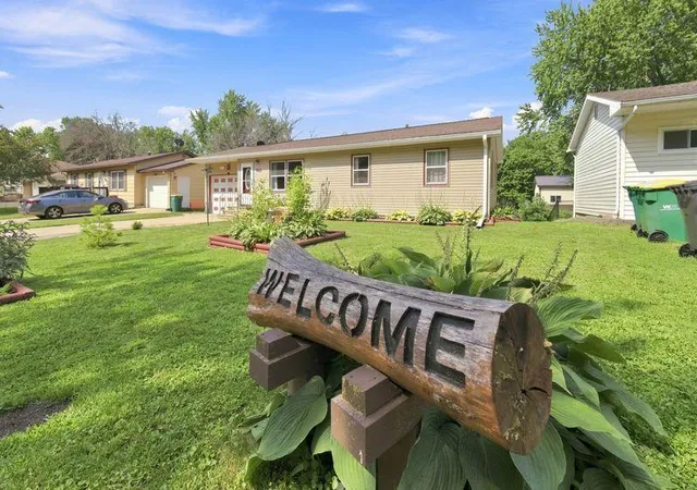 Photo 2 of Sale Pending at 912 S 3rd Avenue, Albert Lea, MN 56007 | MLS# 7116543 | Listing updated on 2026-08-16