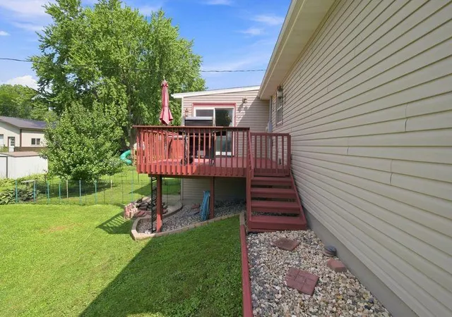 Photo 3 of Sale Pending at 912 S 3rd Avenue, Albert Lea, MN 56007 | MLS# 7116543 | Listing updated on 2026-08-16