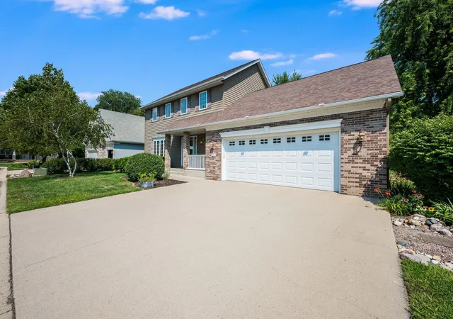 Photo 3 of Single family home for sale at 47 Eagle Ridge Trl, North Mankato, MN 56003 | MLS# 7116580 | Listing updated on 2026-09-05