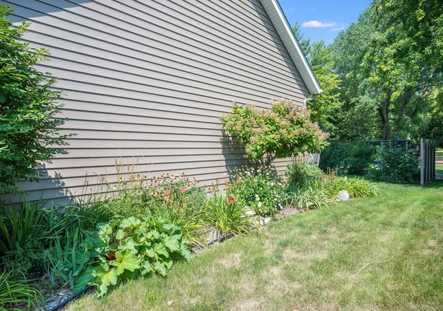 Photo 3 of Single family home for sale at 47 Eagle Ridge Trl, North Mankato, MN 56003 | MLS# 7116580 | Listing updated on 2026-09-28