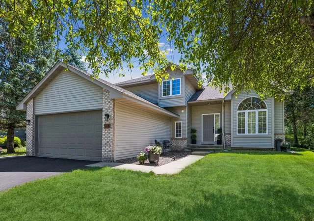 2nd image of 3951 Country Oaks Dr, Excelsior, MN 55331 | MLS# 7116602