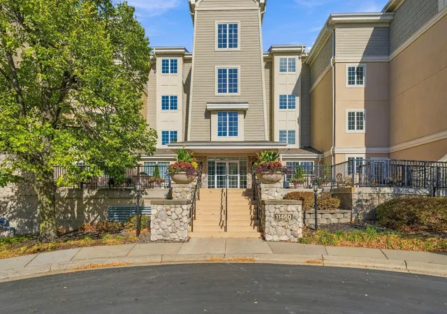 Condo for sale at 11460 Fairfield Rd W #303, Minnetonka, MN 55305 | MLS# 7116678