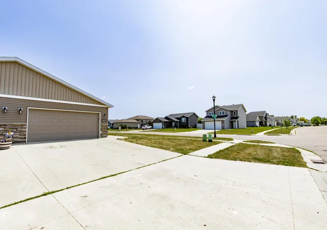 Photo 4 of Sale Pending at 1305 5th Street NW, West Fargo, ND 58078 | MLS# 7116681 | Listing updated on 2026-08-19