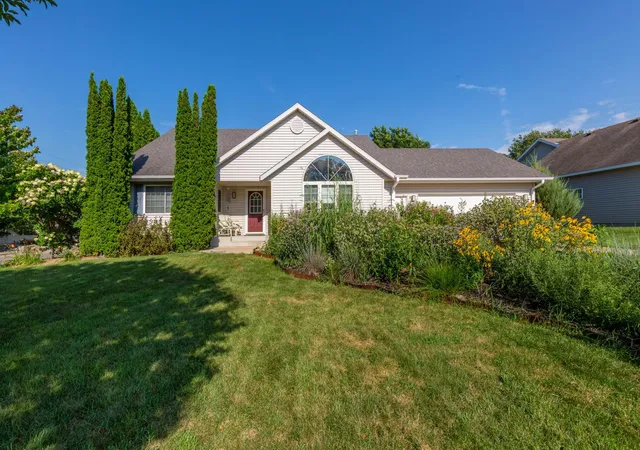1st image of 1035 Smith Ave, Owatonna, MN 55060 | MLS# 7116695