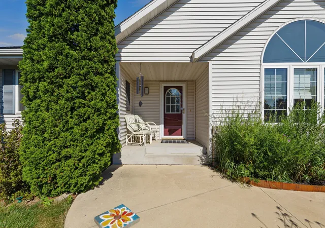 2nd image of 1035 Smith Ave, Owatonna, MN 55060 | MLS# 7116695