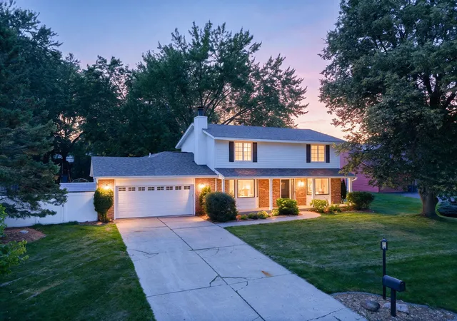 1st image of 7610 Heritage Rd, Eden Prairie, MN 55346 | MLS# 7116708