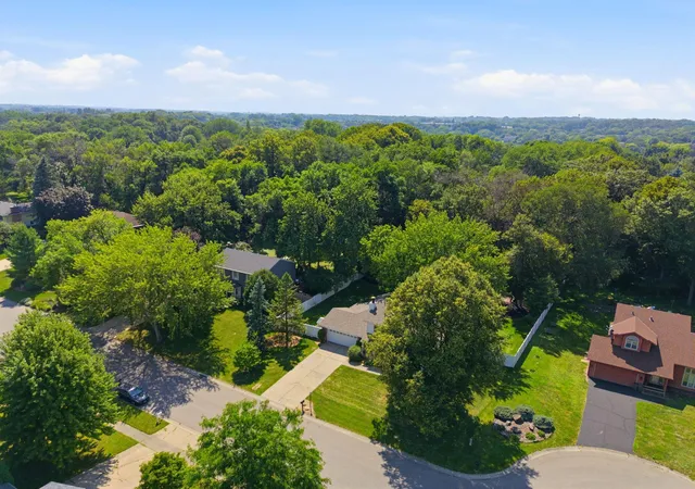Photo 3 of Single family home for sale at 7610 Heritage Rd, Eden Prairie, MN 55346 | MLS# 7116708 | Listing updated on 2026-09-04