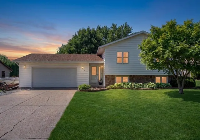 1st image of 225 20th St Nw, Owatonna, MN 55060 | MLS# 7116740