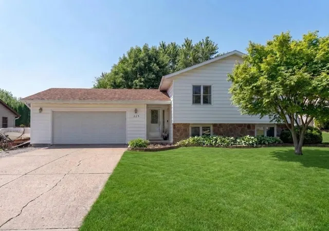 2nd image of 225 20th St Nw, Owatonna, MN 55060 | MLS# 7116740