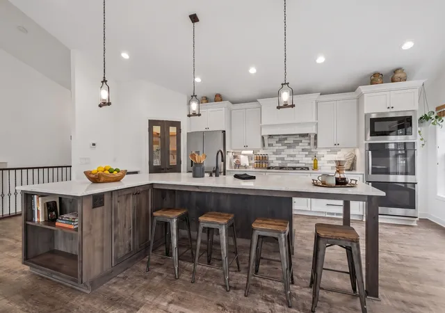 1st image of 3460 Commonwealth Ave, Saint Paul, MN 55125 | MLS# 7116743