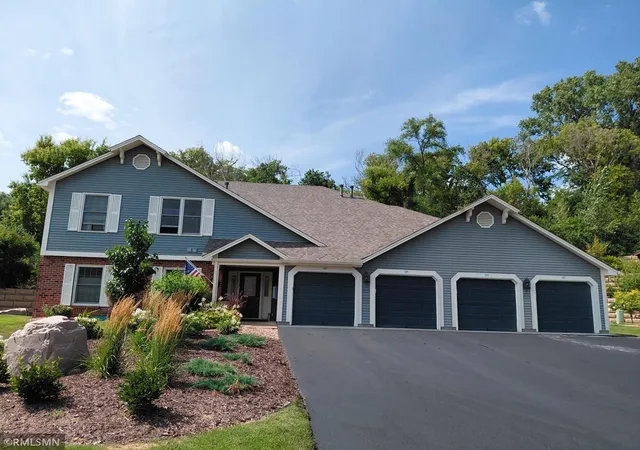 Listing Photo 2 - Condo for sale in building located at 5237 Balmoral Ln, Minneapolis, MN 55437