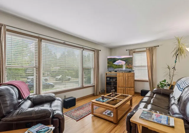 2nd image of 2245 Highland Pkwy, Saint Paul, MN 55116 | MLS# 7116757