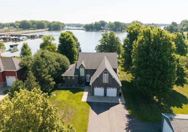 Photo 2 of Single family home for sale at 12 Lake Shetek Dr, Slayton, MN 56172 | MLS# 7116790 | Listing updated on 2026-08-17