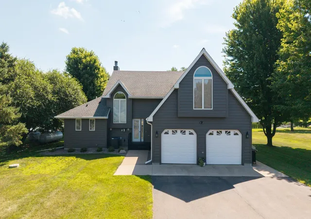 Photo 3 of Single family home for sale at 12 Lake Shetek Dr, Slayton, MN 56172 | MLS# 7116790 | Listing updated on 2026-08-17