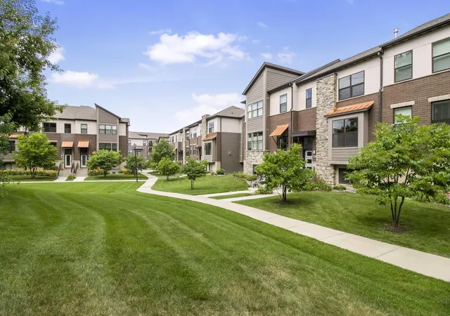 2nd image of 2137 River Valley Ln, Saint Paul, MN 55122 | MLS# 7116803