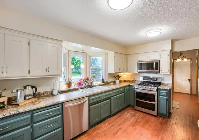 2nd image of 3917 Edgewood Rd Ne, Circle Pines, MN 55014 | MLS# 7116805