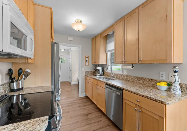 Photo 4 of Sale Pending at 2652 Florida Ave S, Minneapolis, MN 55426 | MLS# 7116849 | Listing updated on 2026-09-04
