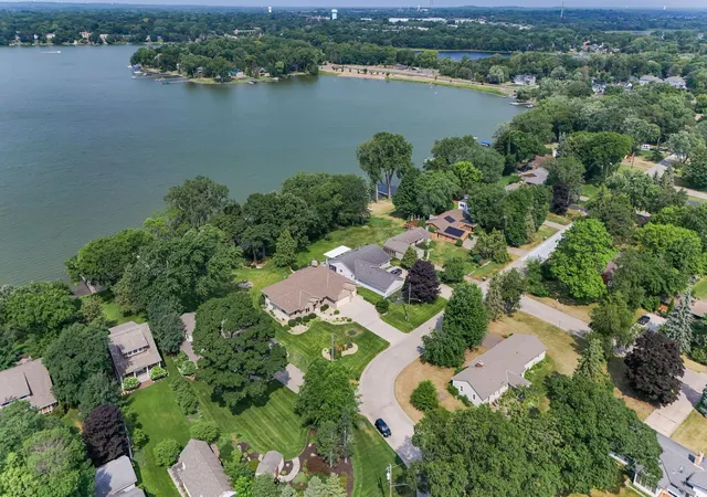 Photo 2 of Sale Pending at 3205 Woodbridge St, Saint Paul, MN 55126 | MLS# 7116875 | Listing updated on 2026-08-15