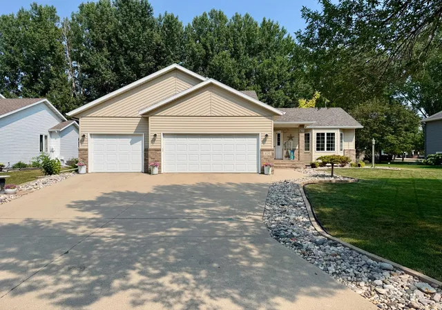 Photo 2 of Sale Pending at 408 Clearview Ct, Moorhead, MN 56560 | MLS# 7116879 | Listing updated on 2026-08-31