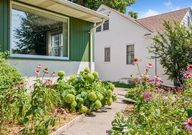 Photo 2 of Sale Pending at 1634 Victoria St N, Saint Paul, MN 55117 | MLS# 7116880 | Listing updated on 2026-09-06