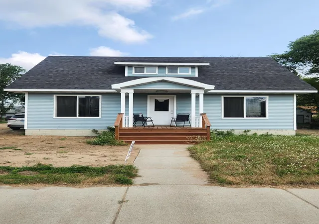 Single family home for sale at 219 Main St NE, Menahga, MN 56464 | MLS# 7116883