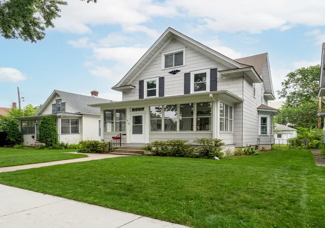 Photo 2 of Sale Pending at 454 Herschel St, Saint Paul, MN 55104 | MLS# 7116894 | Listing updated on 2026-08-31