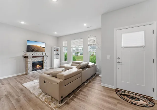 Photo 5 of Single family home for sale at 14524 Twin Lakes Cir, Burnsville, MN 55306 | MLS# 7116909 | Listing updated on 2026-07-29