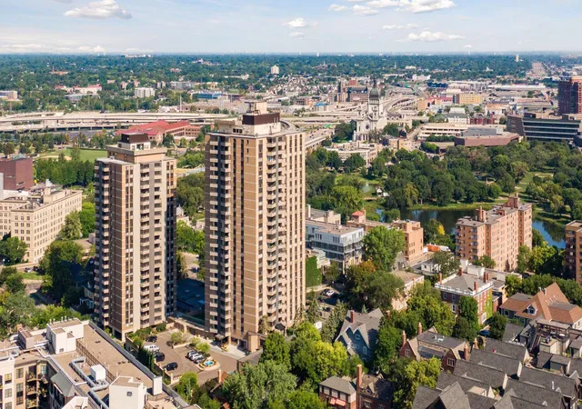 Photo 2 of Condo for sale at 400 Groveland Ave #1714, Minneapolis, MN 55403 | MLS# 7116910 | Listing updated on 2026-08-27