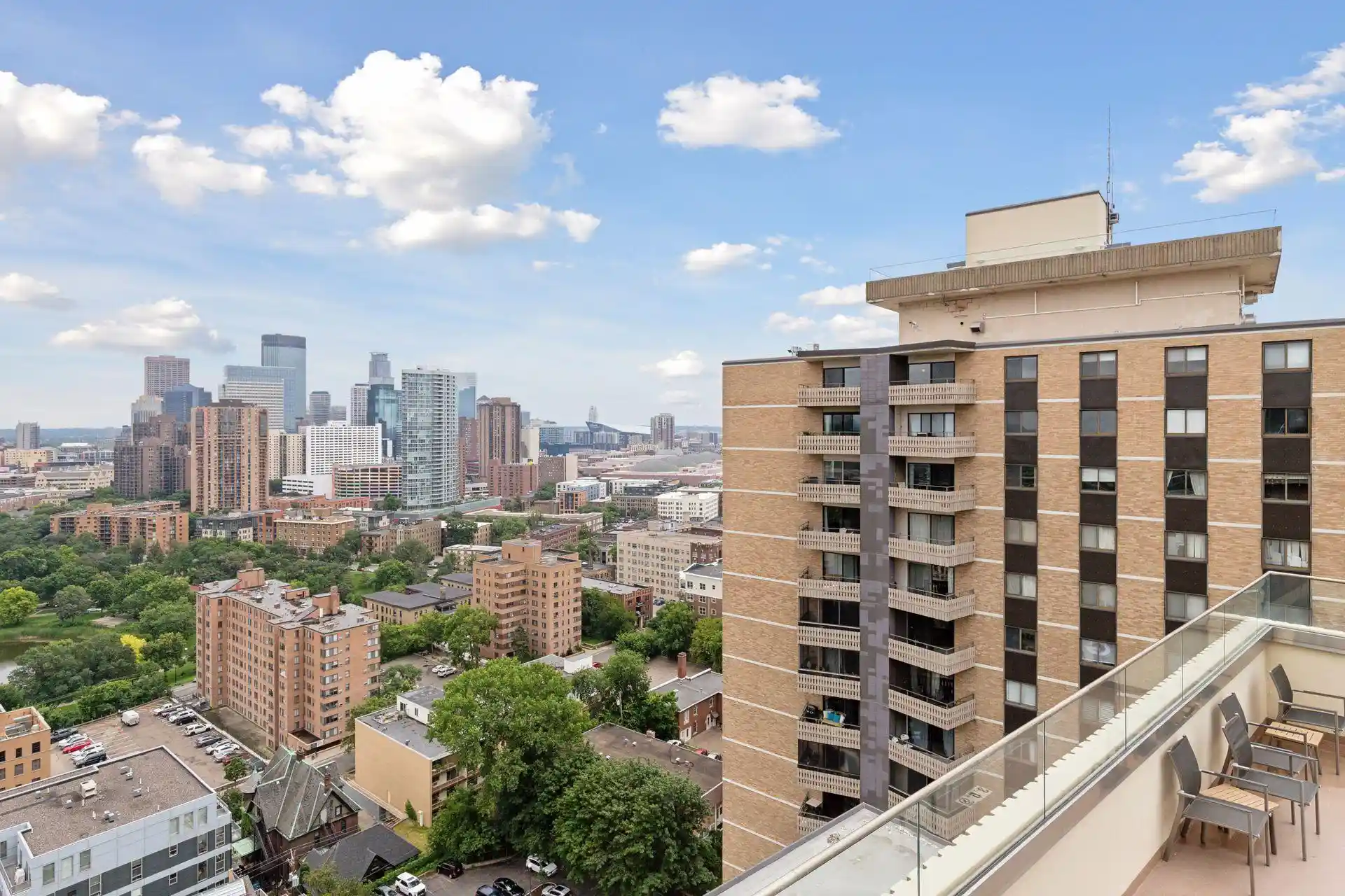 Listing Photo 89 - Condo for sale in 400 Groveland Ave located at 400 Groveland Ave, Minneapolis, MN 55403 - Unit #1714