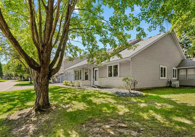 Photo 3 of Single family home for sale at 2558 Sumac Cir, Saint Paul, MN 55110 | MLS# 7116918 | Listing updated on 2026-09-04
