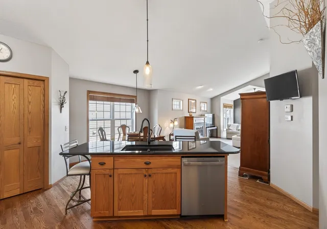 2nd image of 6161 Boulder Ridge Dr, Rockford, MN 55373 | MLS# 7116920