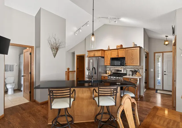 3rd image of 6161 Boulder Ridge Dr, Rockford, MN 55373 | MLS# 7116920