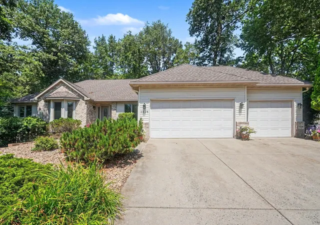 1st image of 1513 Broken Oak Ct, Hugo, MN 55038 | MLS# 7116936