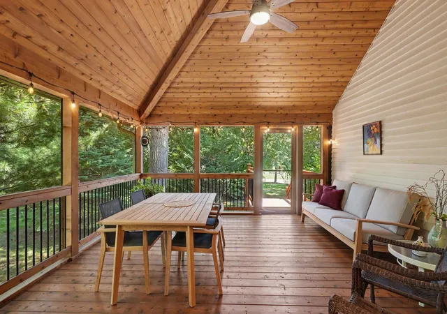 Photo 2 of Single family home for sale at 1513 Broken Oak Ct, Hugo, MN 55038 | MLS# 7116936 | Listing updated on 2026-10-01
