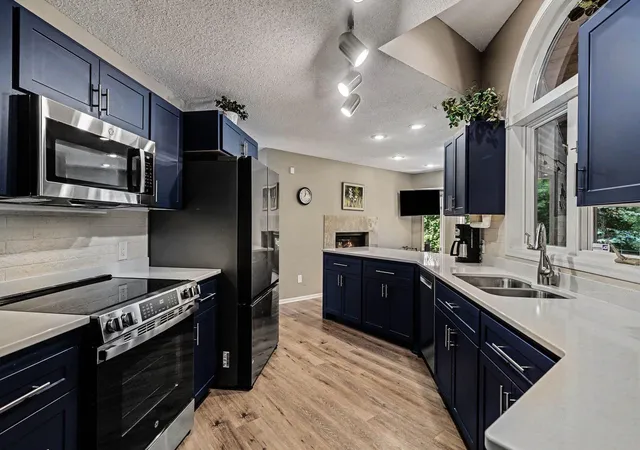 Photo 3 of Single family home for sale at 1513 Broken Oak Ct, Hugo, MN 55038 | MLS# 7116936 | Listing updated on 2026-10-01